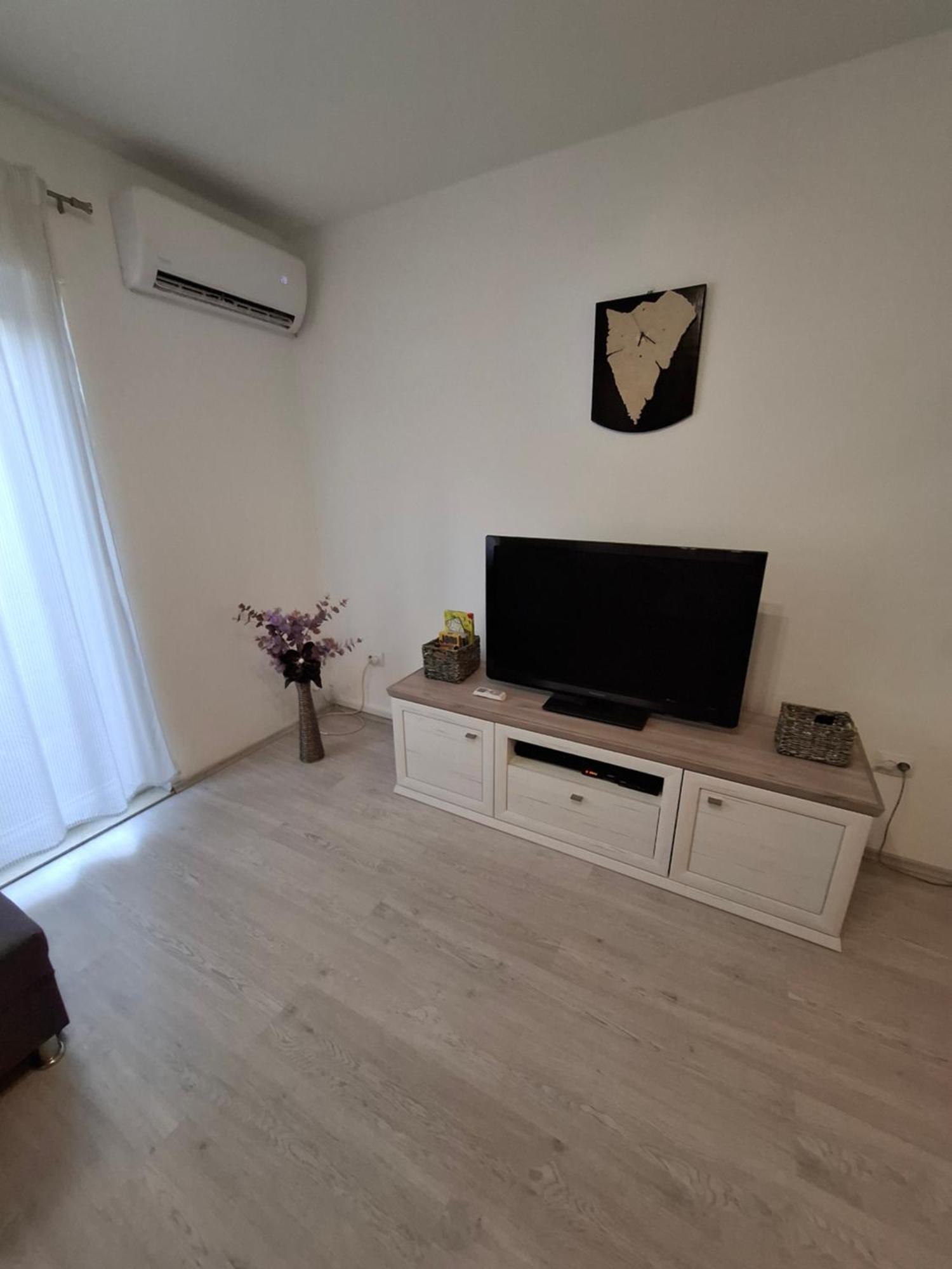 Morena Pula Buitenkant foto