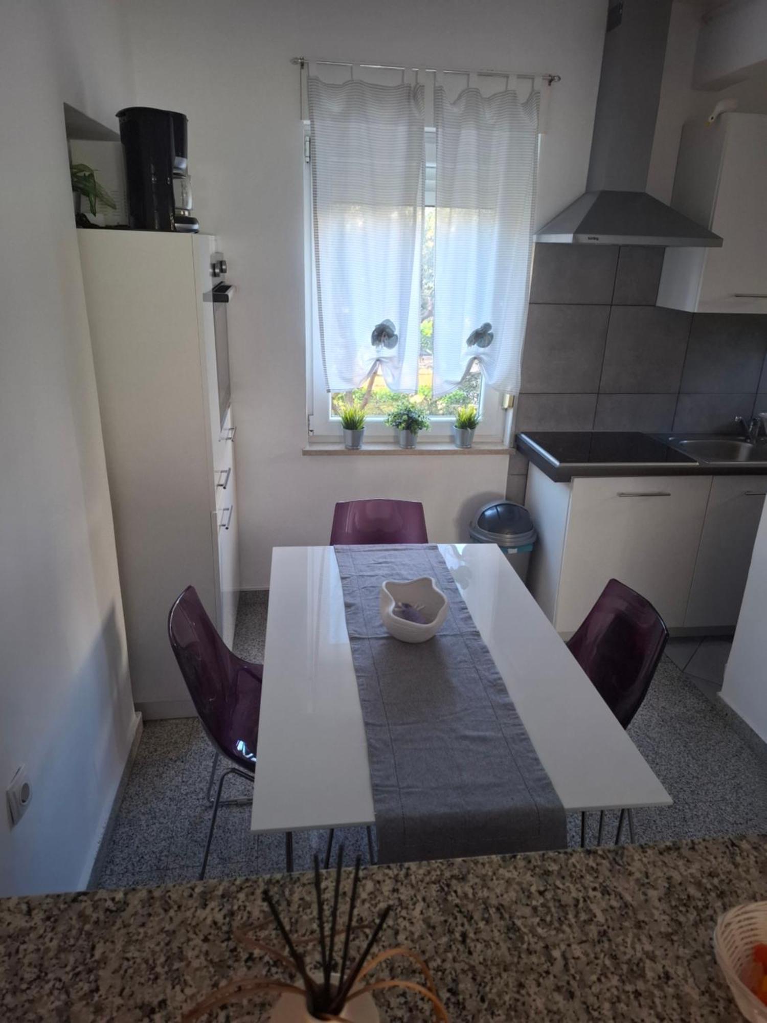 Morena Pula Buitenkant foto